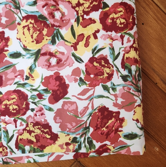 Ann Taylor LOFT rose print mini skirt size 10 - Picture 4 of 9